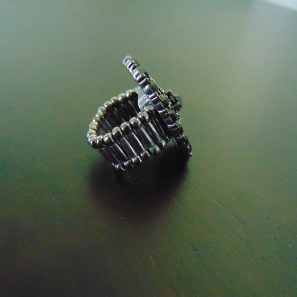 Costume Jewelry- oval ring with black Czech glass - Picture 3 of 12